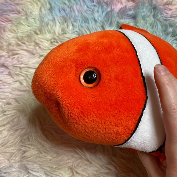 Clown fish plush toy - Picture 3 of 8